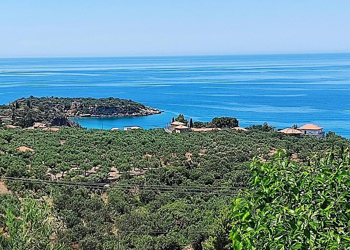 Athina's Stone House In Kardamíli