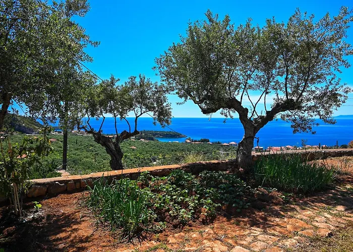 Athina's Stone House In Villa Kardamíli