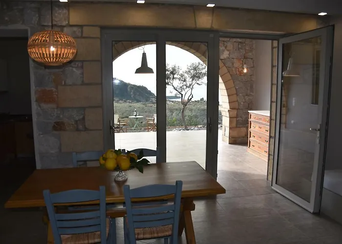 Athina's Stone House In Kardamíli