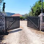 Athina's Stone House In Villa