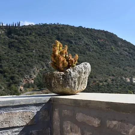 Athina's Stone House In * קרדמילי