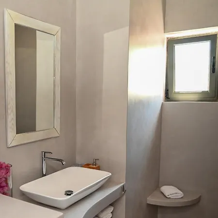 Athina's Stone House In וילה *