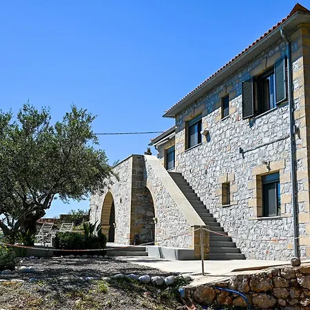 וילה Athina's Stone House In
