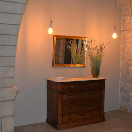 Athina's Stone House In Vila *