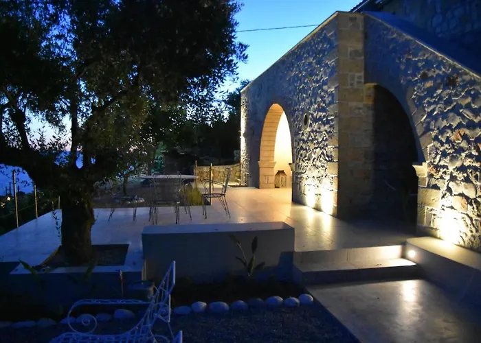 Athina's Stone House In Kardamyli