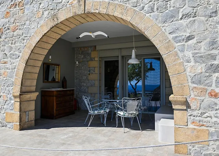 Athina's Stone House In Kardamyli