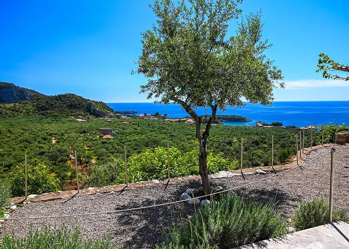 Athina's Stone House In Kardamyli