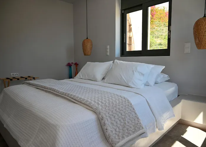 Athina's Stone House In Villa