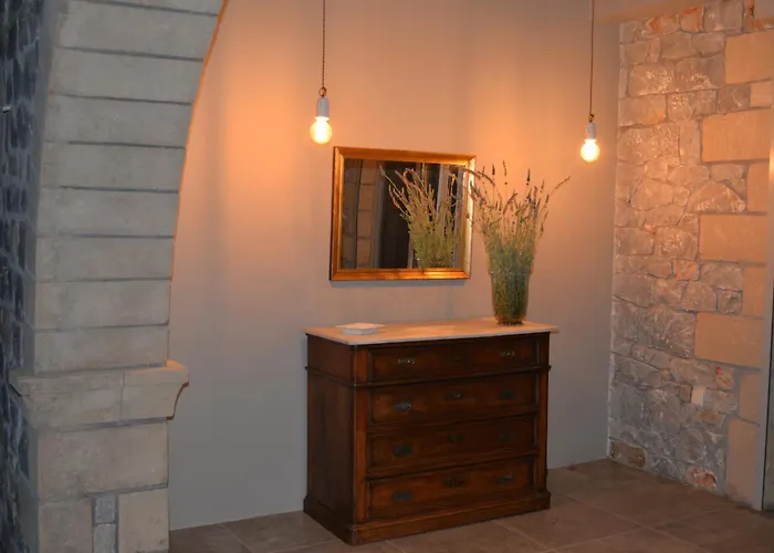 Athina's Stone House In Villa *